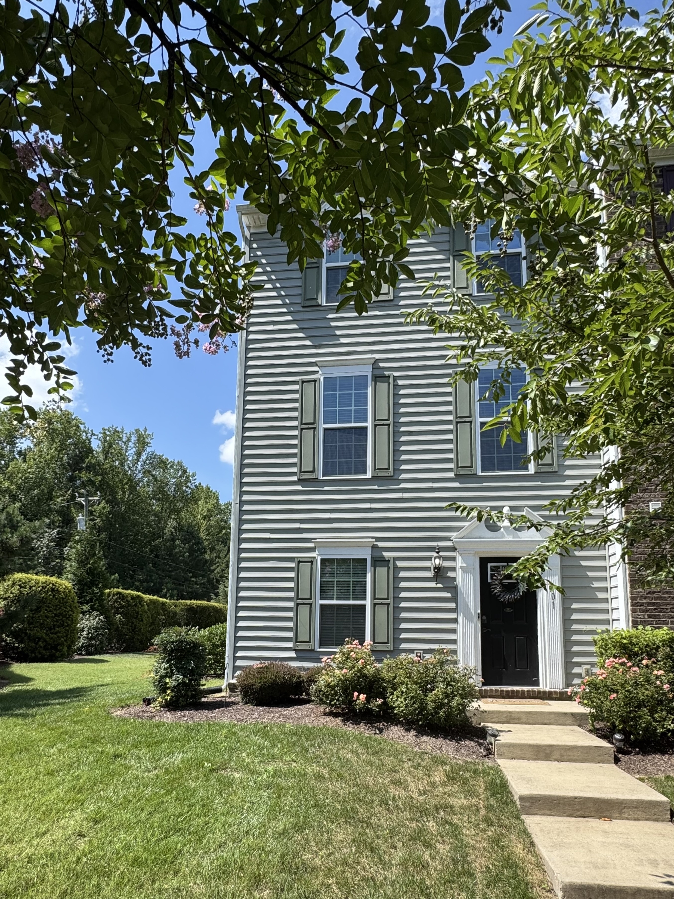 101 Newbaker Square - 1